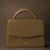 6a Obsidia — Cuir Olive Minimaliste